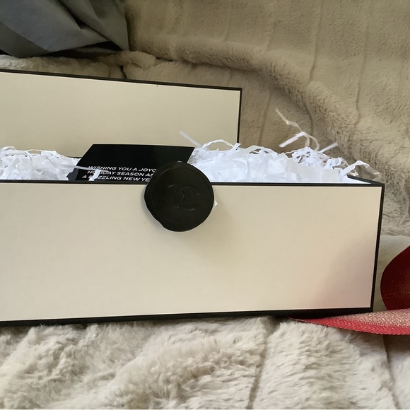 CHANEL EMPTY GIFT BOX AND RIBBON - Picture 2 of 6